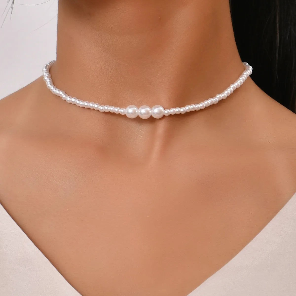 White Imitation Pearl Choker Necklace